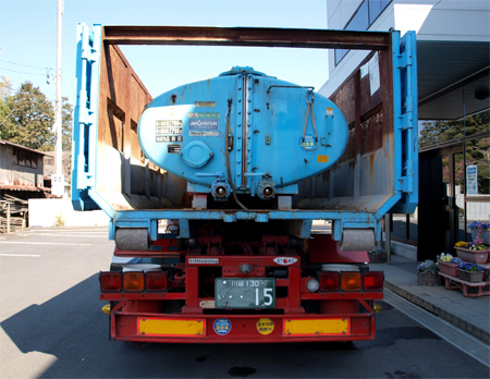 ダンパー(廃棄物処理車)　コンテナ式タンク車（給水用）　後ろ